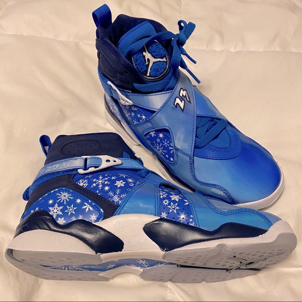 NWOT Jordan 8 Retro Blizzards, Boys Size 5